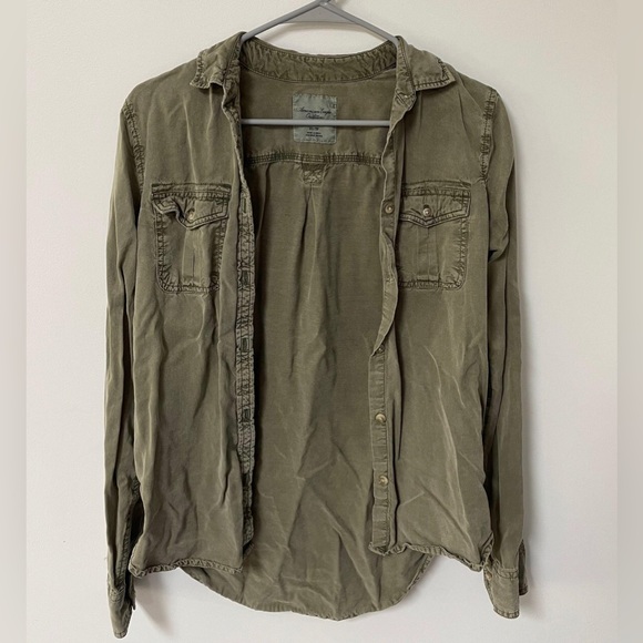 American Eagle Outfitters Tops - American Eagle Outfitters Olive Green Lightweight Button Down